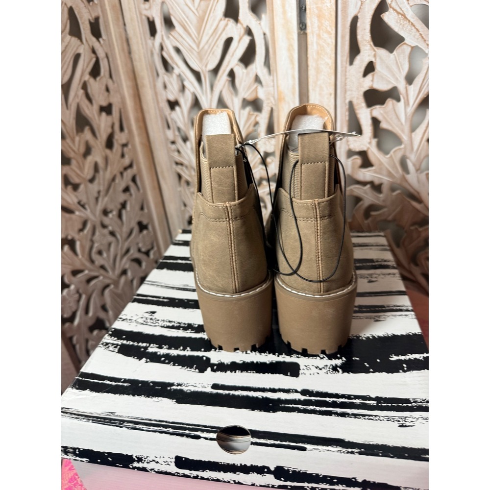 Dolce Vita Rancher Taupe Chelsea Lug Sole Ankle Boots Womens Size 7 NEW - Picture 5 of 8